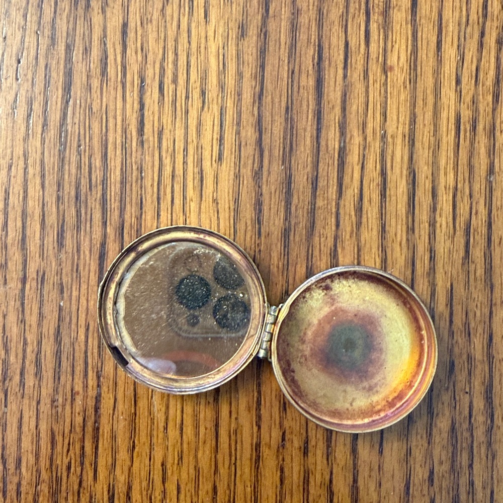 Vintage enamel pill box - Picture 5 of 6
